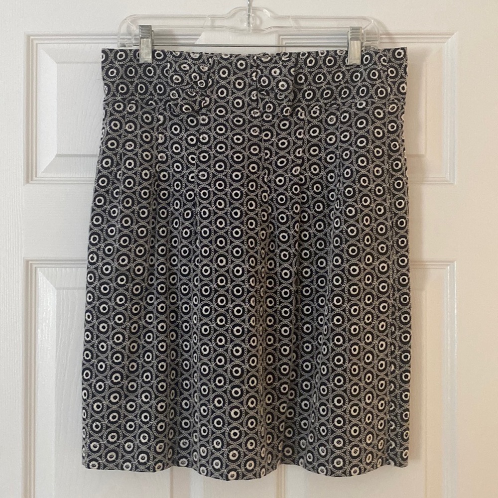 Grace black and white mini skirt w small bow at waist. Size 10. Like new